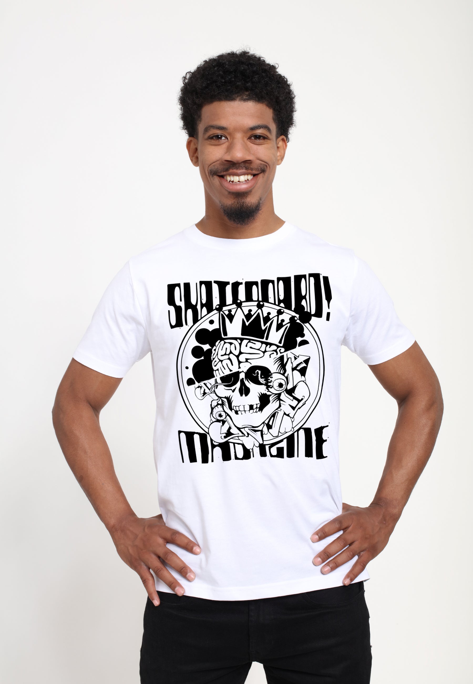 Skateboard -Magazin weiß T -Shirt (Skateboardmagazin -Schädel weiß T -Shirt)